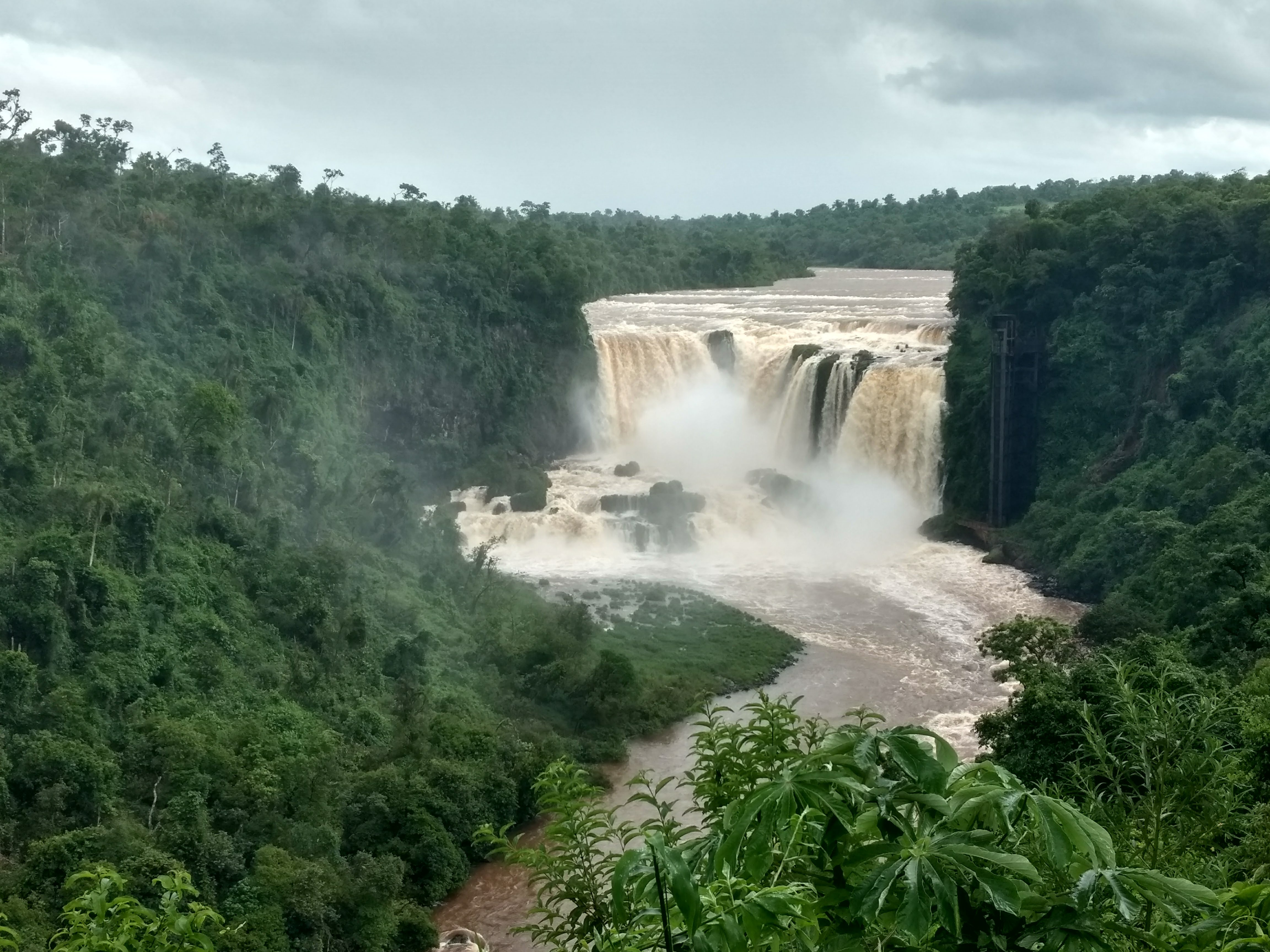 Saltos del Monday Presidente Franco